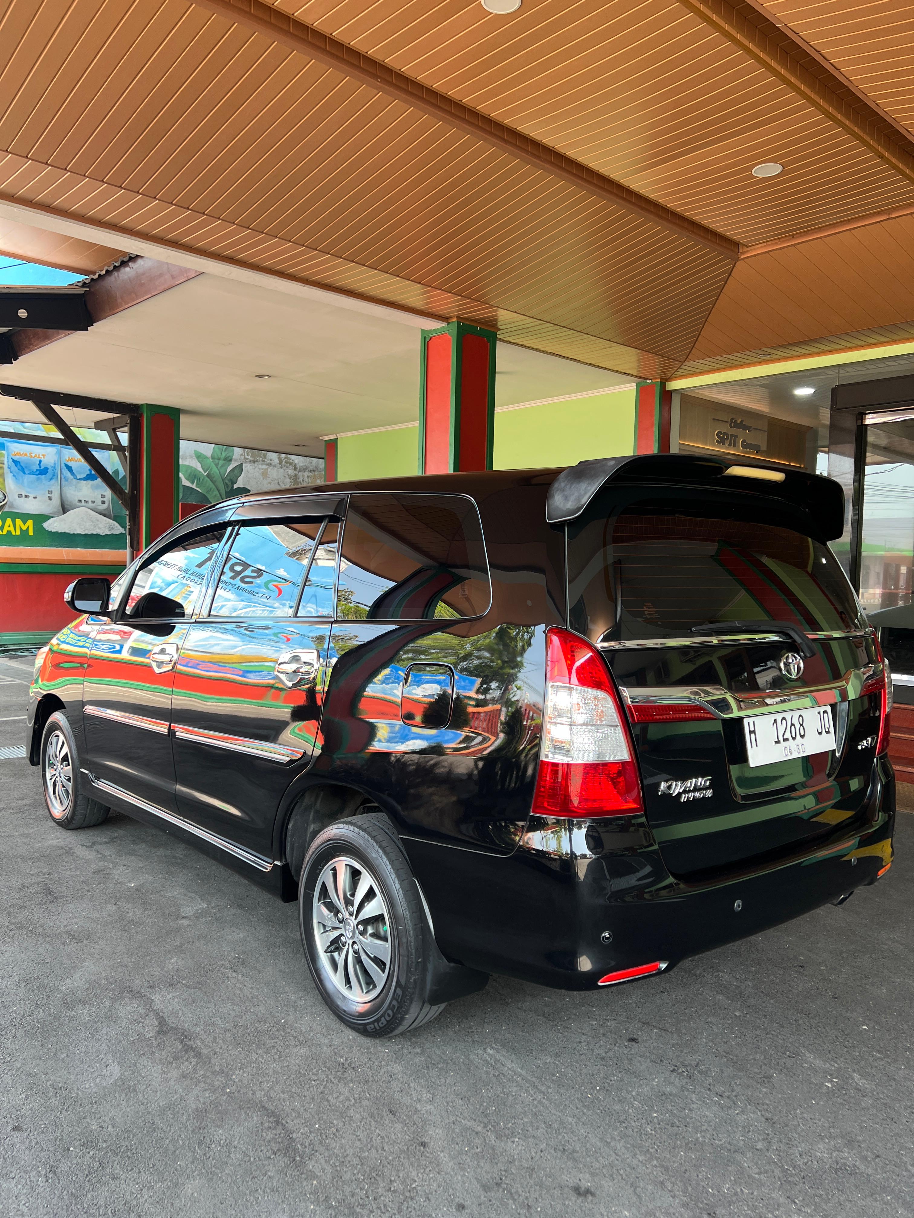 Toyota Innova 2.5 V A/T 2015 Barong Hitam Metalik