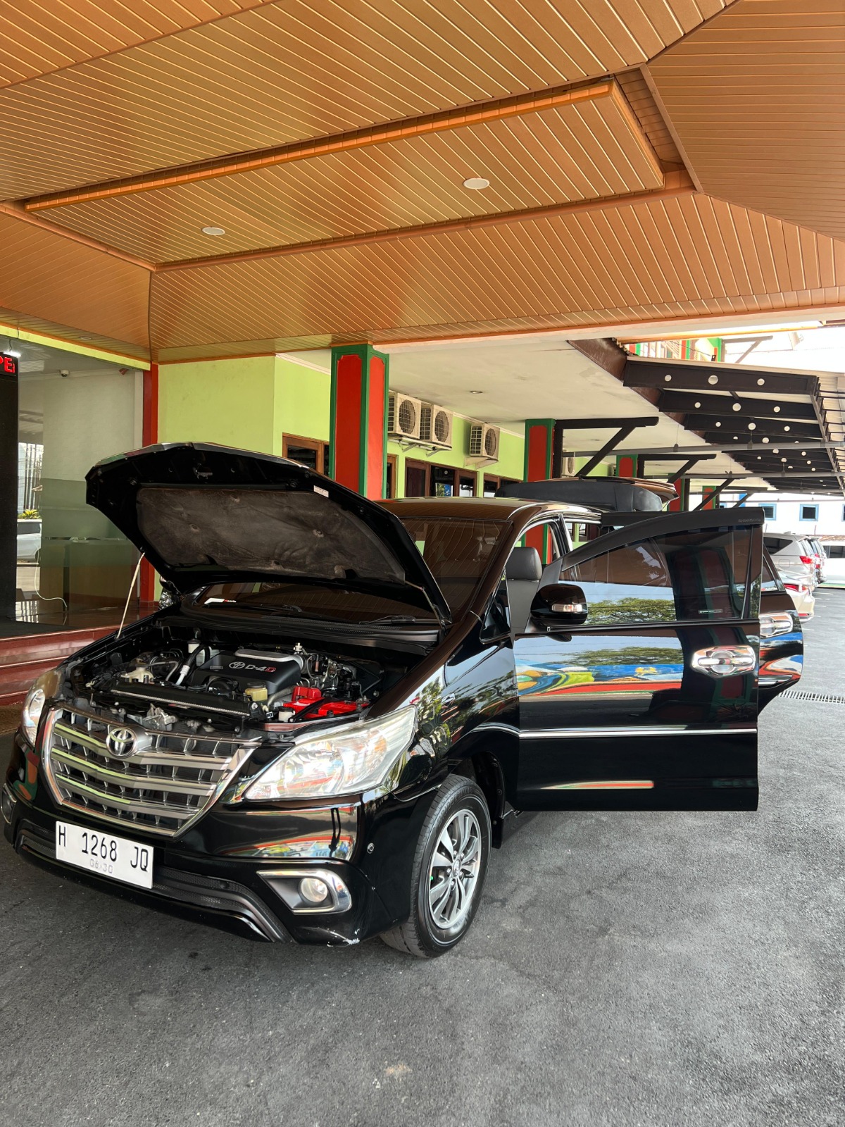 Toyota Innova 2.5 V A/T 2015 Barong Hitam Metalik