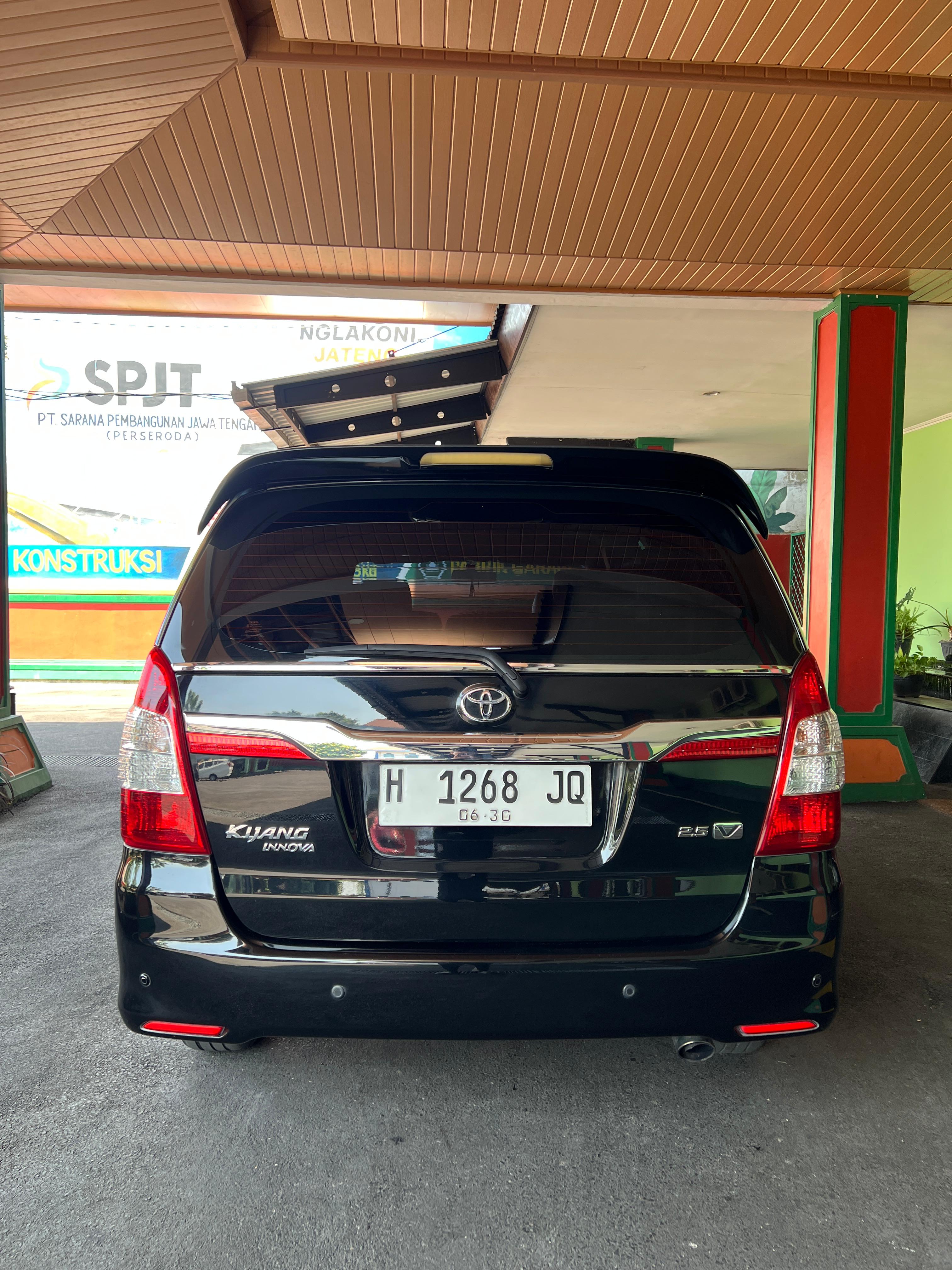 Toyota Innova 2.5 V A/T 2015 Barong Hitam Metalik